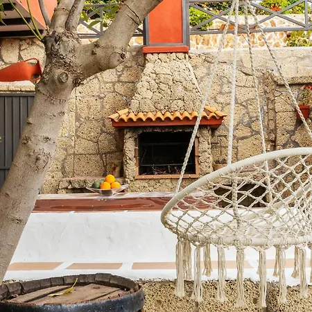 بيت للعطل Mountain Getaway For Hikers 1 *