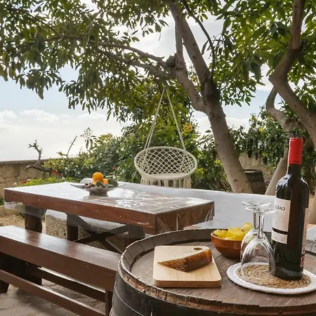 بيت للعطل Mountain Getaway For Hikers 1 Arafo