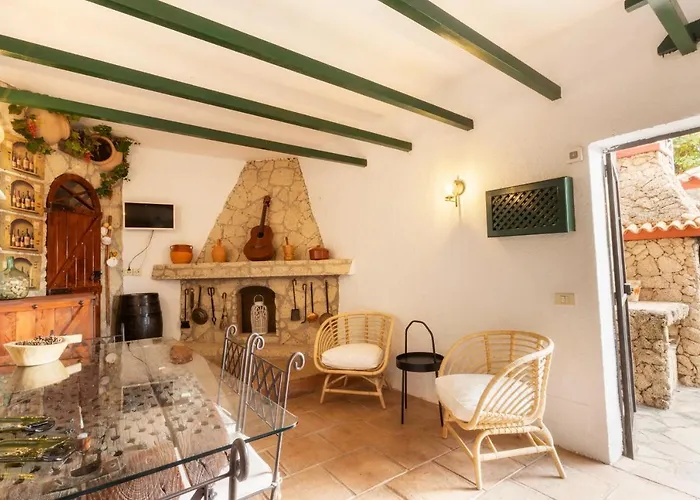 Mountain Getaway For Hikers 1 度假居 *