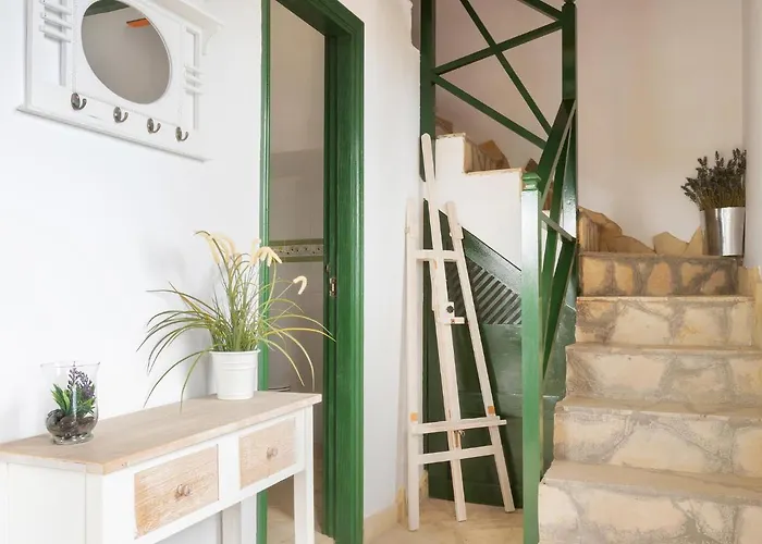 Mountain Getaway For Hikers 1 *